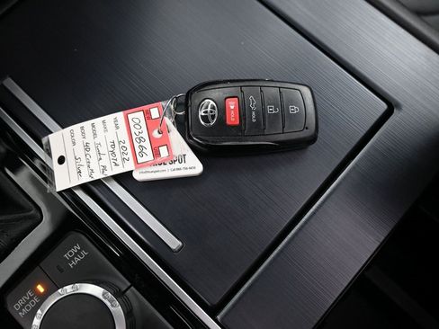 Used 2022 Toyota Tundra Platinum image 11
