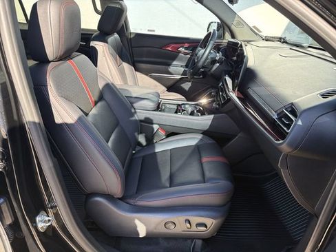 Used 2024 Chevrolet Traverse RS w/ LPO, Floor Liner Package AWD/4WD image 28