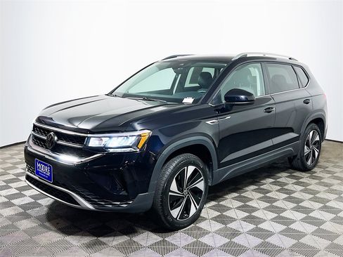 Used 2024 Volkswagen Taos SE image 4