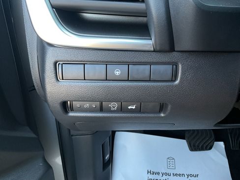 Used 2025 Nissan Rogue SV FWD image 23