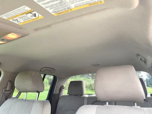 Used 2005 Nissan Frontier SE w/ (P01) Power Pkg AWD/4WD image 21