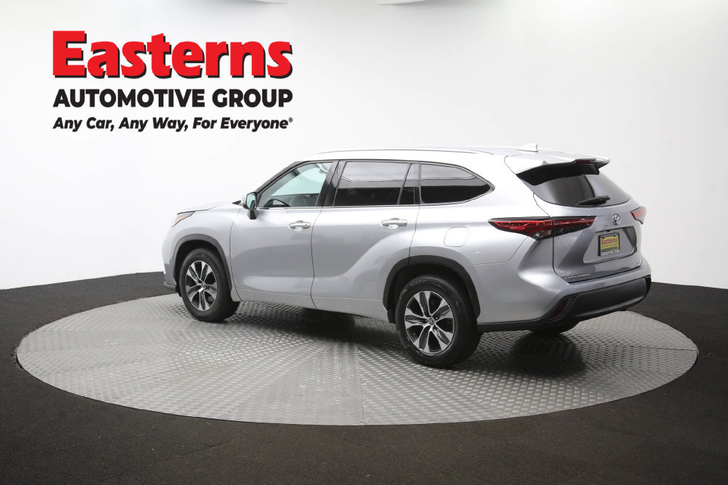 Used 2021 Toyota Highlander XLE FWD image 70