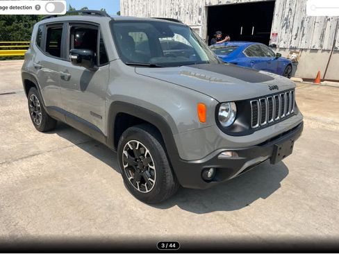 Used 2023 Jeep Renegade Latitude AWD/4WD image 3