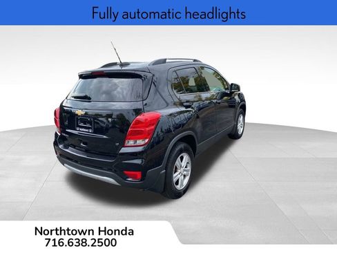Used 2017 Chevrolet Trax LT w/ Sun & Sound Package image 9