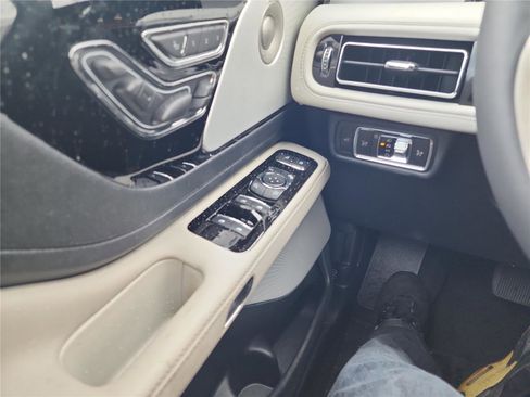 New 2026 Lincoln Aviator Reserve AWD/4WD image 35