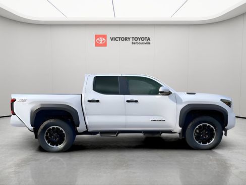Used 2024 Toyota Tacoma TRD Off-Road w/ TRD Off Road Upgrade Package AWD/4WD image 2