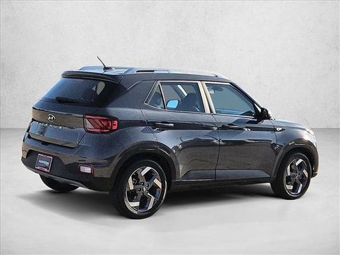 Used 2025 Hyundai Venue SEL FWD image 5