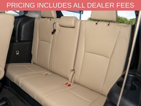 Used 2023 Toyota Highlander Limited FWD image 11