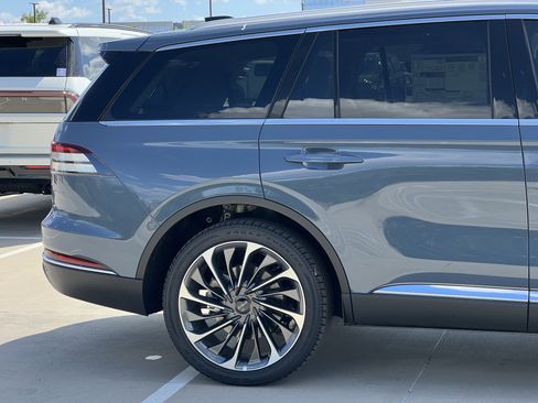 New 2025 Lincoln Aviator Reserve w/ Equipment Group 201A image 11