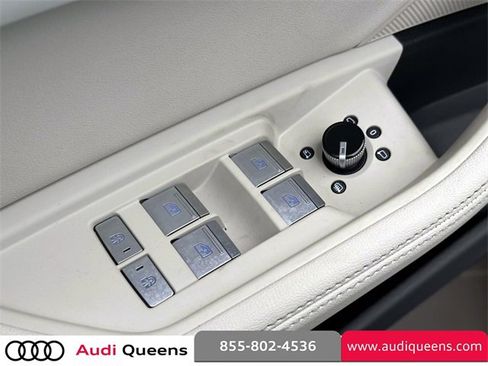 Used 2024 Audi Q8 e-tron Premium Plus image 18