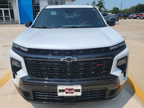 Used 2026 Chevrolet Traverse RS AWD/4WD image 2