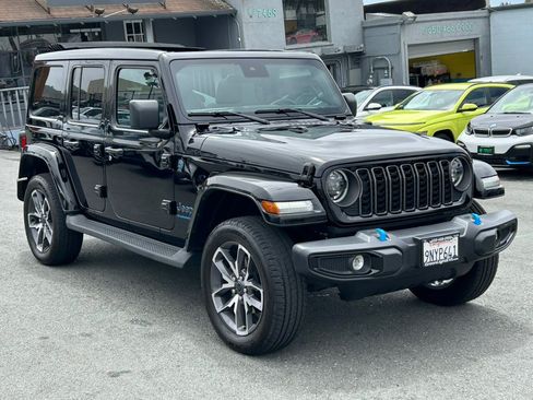 Used 2024 Jeep Wrangler Unlimited w/ LED Headlamp & Fog Lamp Group AWD/4WD image 4