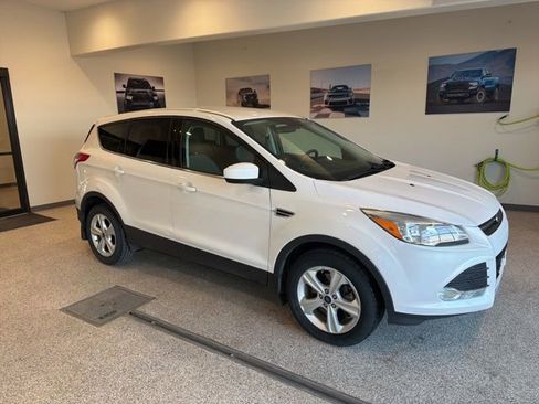 Used 2016 Ford Escape SE w/ SE Cold Weather Package image 1