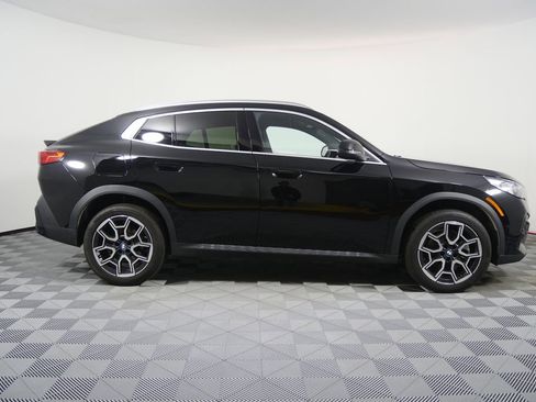 Certified 2025 BMW X2 xDrive28i AWD/4WD image 2