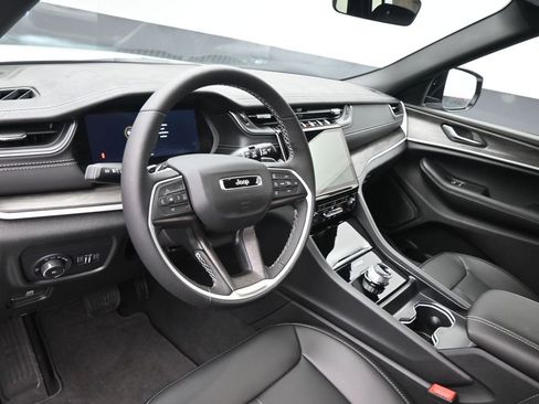 New 2025 Jeep Grand Cherokee L Limited w/ Black Appearance Package image 33