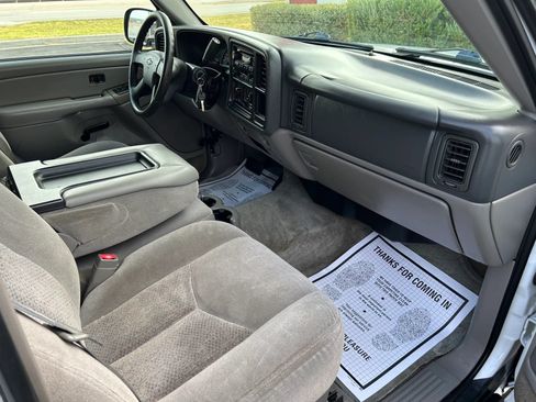 Used 2004 Chevrolet Suburban LS w/ Cargo Package RWD image 25