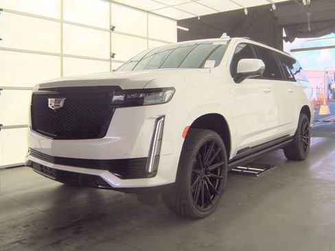 Used 2022 Cadillac Escalade ESV Sport w/ Touring Package image 5