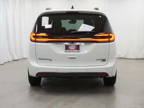 New 2026 Chrysler Pacifica Limited w/ S Appearance Package AWD/4WD image 10