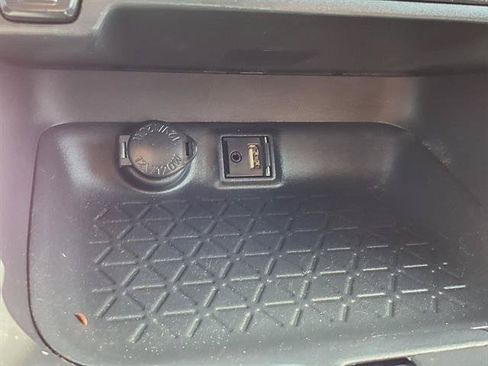 Used 2019 Toyota RAV4 XLE FWD image 9