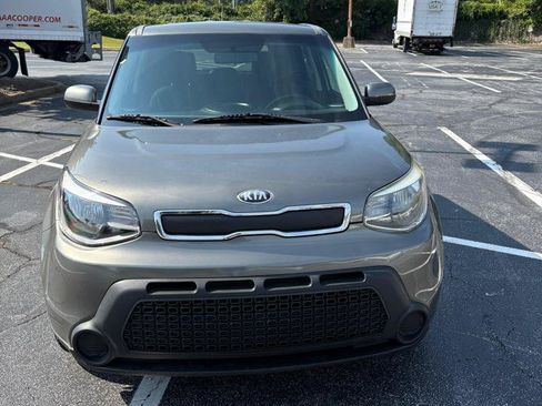 Used 2016 Kia Soul FWD image 2