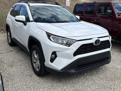 Used 2021 Toyota RAV4 XLE w/ Convenience Package AWD/4WD image 2