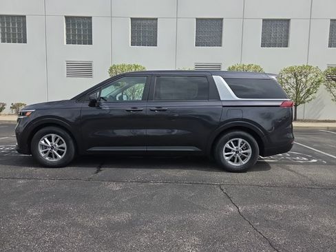 Used 2024 Kia Carnival LX image 5