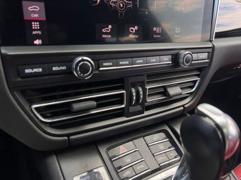 Used 2019 Porsche Macan AWD/4WD image 26
