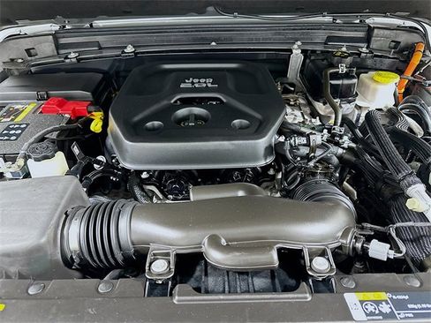 Used 2022 Jeep Wrangler Unlimited Sahara w/ Cold Weather Group image 13