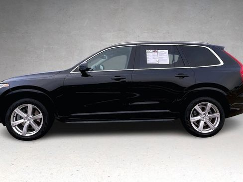 Used 2021 Volvo XC90 T5 Momentum image 3