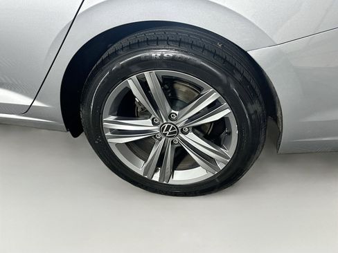 Used 2024 Volkswagen Jetta SE image 11