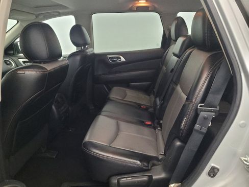Used 2020 Nissan Pathfinder SL AWD/4WD image 18