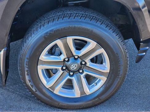 Used 2019 Toyota Tacoma Limited image 9