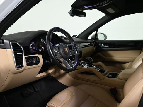 Used 2022 Porsche Cayenne Platinum Edition AWD/4WD image 4