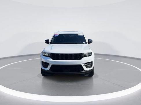 Used 2022 Jeep Grand Cherokee Altitude AWD/4WD image 2