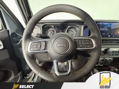 Used 2024 Jeep Wrangler Unlimited Sahara w/ Technology Group AWD/4WD image 12