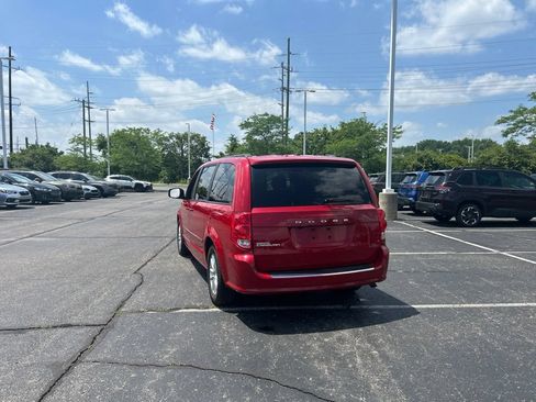 Used 2013 Dodge Grand Caravan SXT FWD image 3