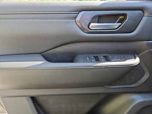 New 2026 Nissan Armada SV image 9