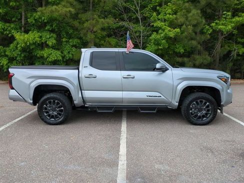 Used 2024 Toyota Tacoma SR5 AWD/4WD image 3