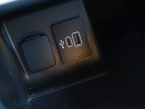 Used 2025 Ford Explorer ST-Line w/ ST-Line Street Pack image 25