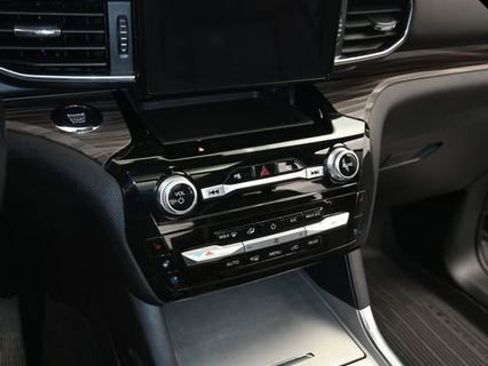 Used 2021 Ford Explorer Limited w/ Equipment Group 301A image 21