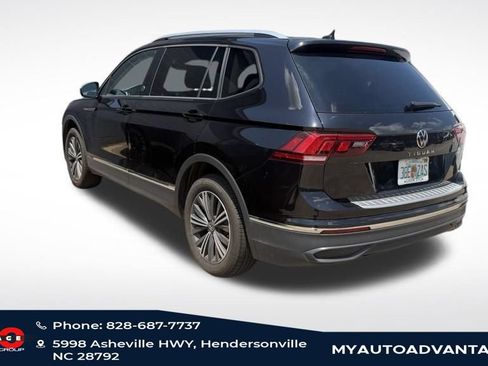 Used 2024 Volkswagen Tiguan SE AWD/4WD image 2
