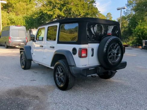 Used 2024 Jeep Wrangler Unlimited Sport AWD/4WD image 18