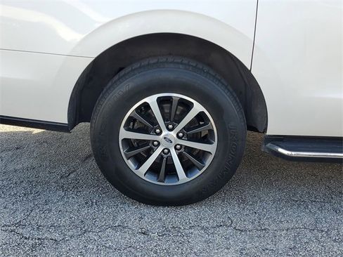 Used 2018 Ford Expedition Max XLT w/ Equipment Group 202A image 5