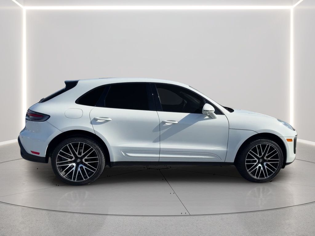 Used 2024 Porsche Macan AWD/4WD image 4