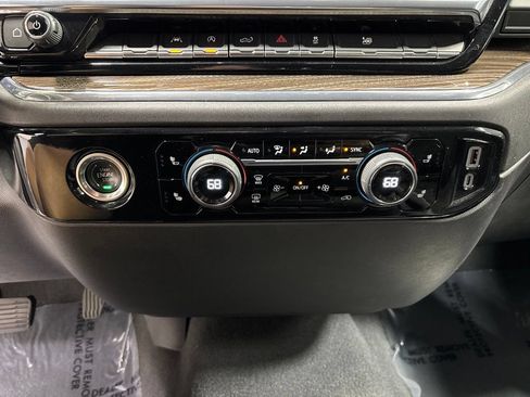 Used 2024 Chevrolet Silverado 1500 LT AWD/4WD image 23