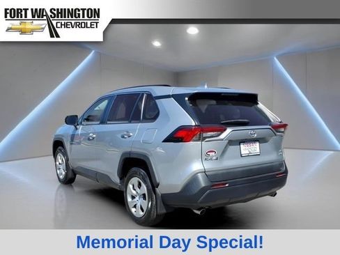 Used 2021 Toyota RAV4 LE AWD/4WD image 5
