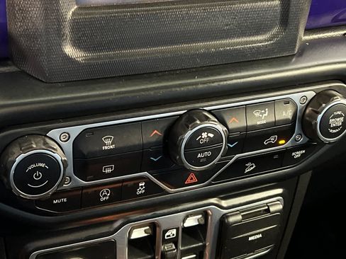 Used 2019 Jeep Wrangler Unlimited Sahara AWD/4WD image 24