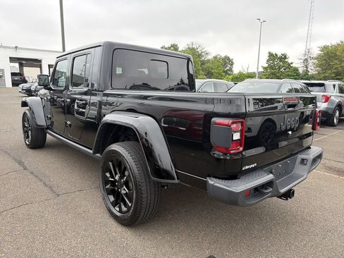 Used 2023 Jeep Gladiator Overland AWD/4WD image 3