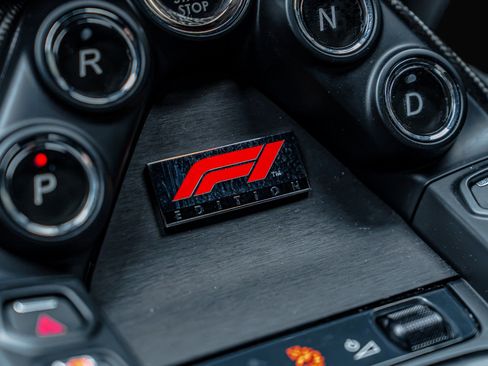 Used 2023 Aston Martin V8 Vantage Coupe RWD image 44