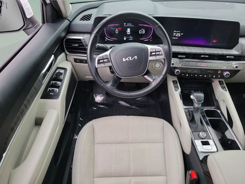 Certified 2024 Kia Telluride EX w/ EX Captain's Chair Package FWD image 9